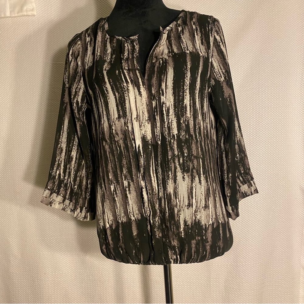 Designer blouse WILLIE SMITH. Cream & brown. Size S, 3/4 length pleated sleeves